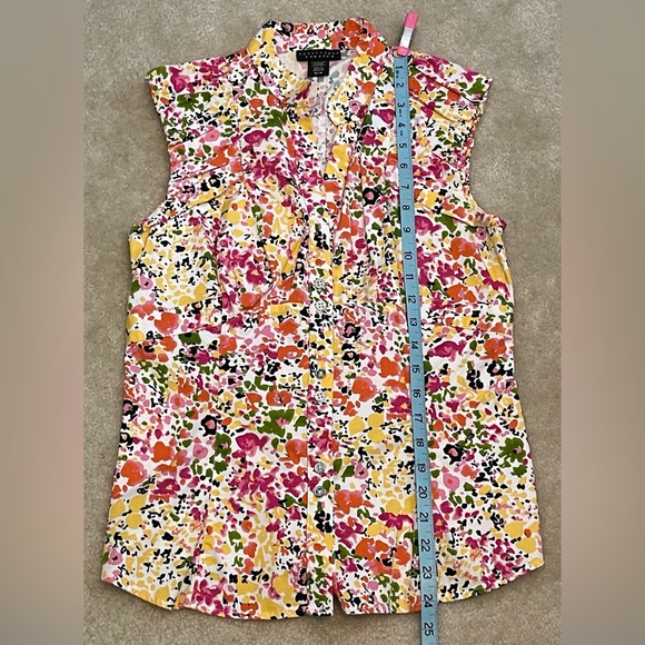 Apostrophe Stretch Sleeveless Floral Blouse - Button Up - Ruffled Arm Holes - Picture 5 of 10